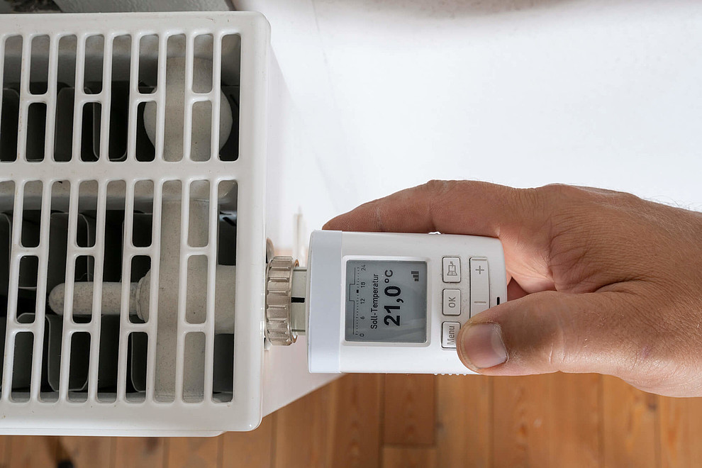 Thermostat mit Digitalanzeige an Heizkörper